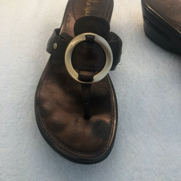 Cole Haan Nike Air Thong Wedge Sandals,  Metallic Brown w/ gold accents size 7.5 - Picture 3 of 9